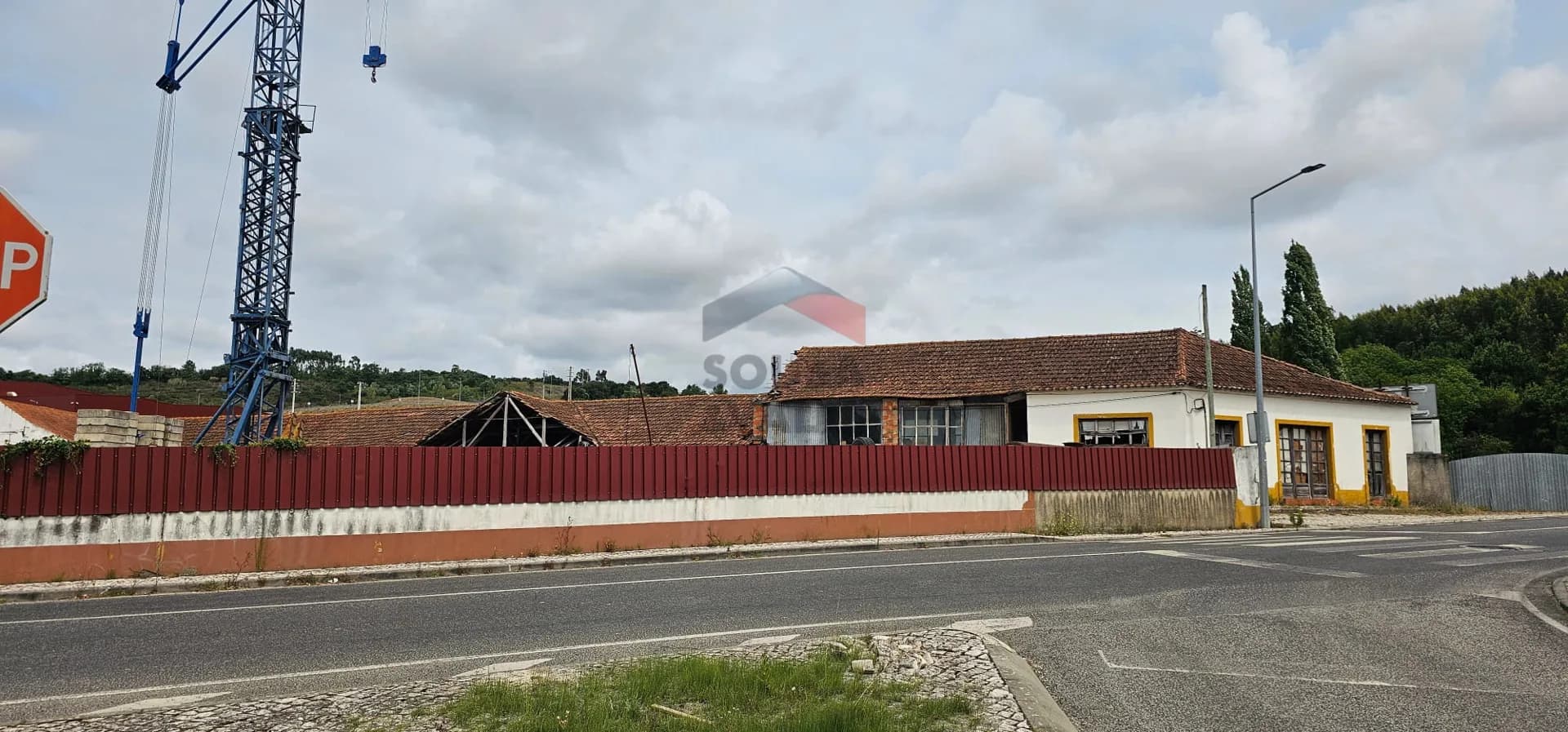 Espaços comerciais ou armazéns em Fervença
